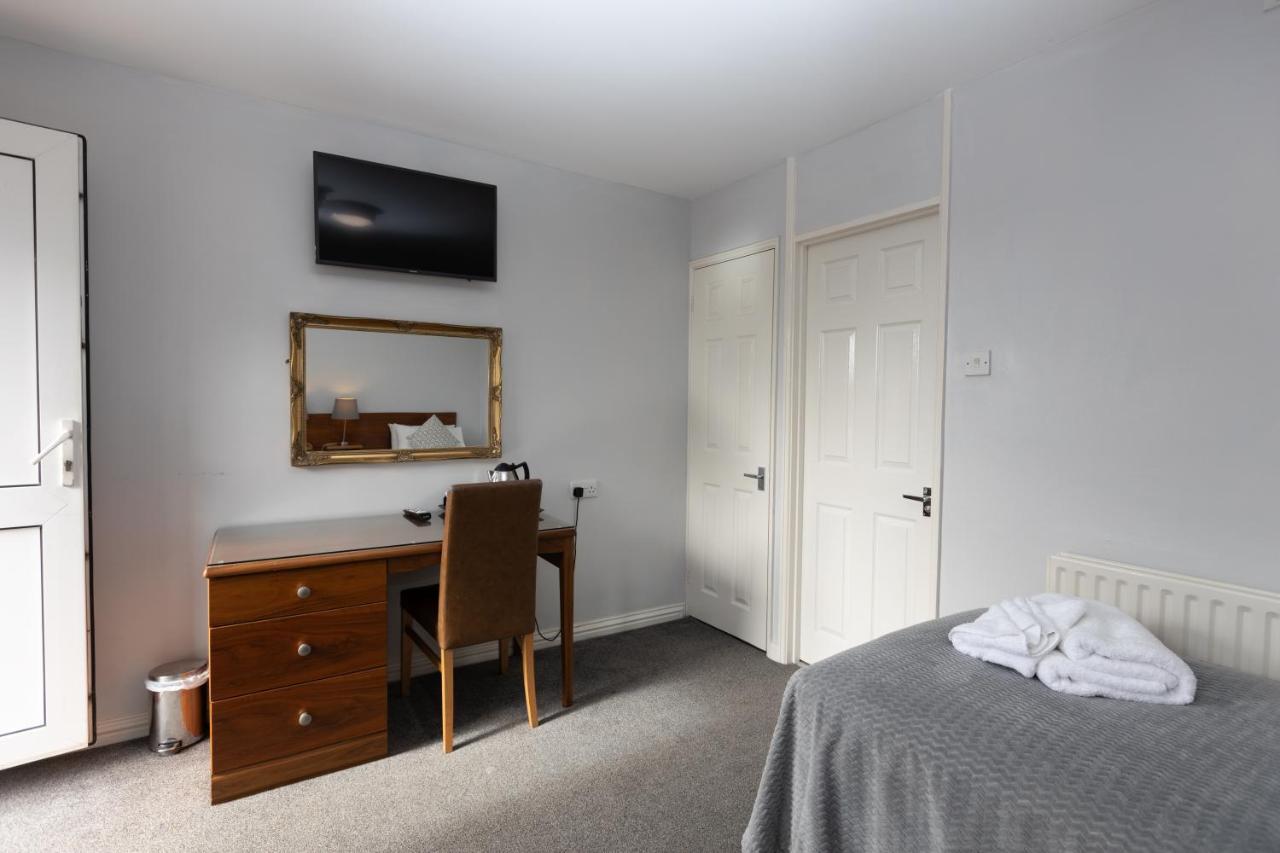 The Angel Hotel Alton  Bagian luar foto