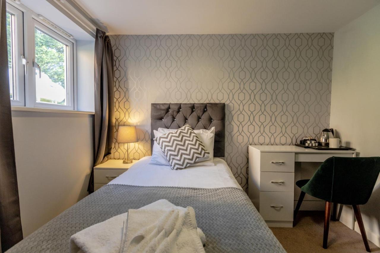 The Angel Hotel Alton  Bagian luar foto