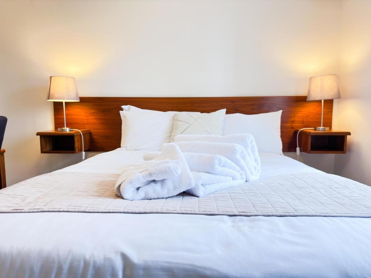 The Angel Hotel Alton  Bagian luar foto